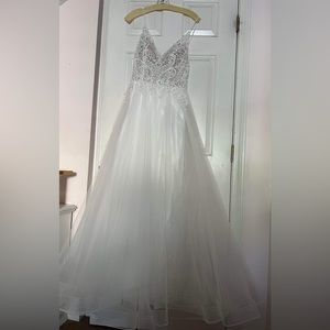 Cinderella Divine Wedding Dress Size 12 BRAND NEW